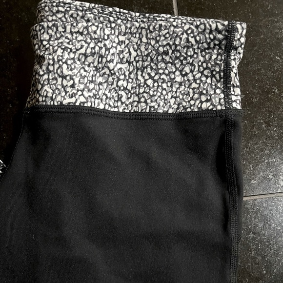 🧘 Women's Nike Dri-Fit Leggings crop yoga band in Black Size Medium EUC - Picture 2 of 4